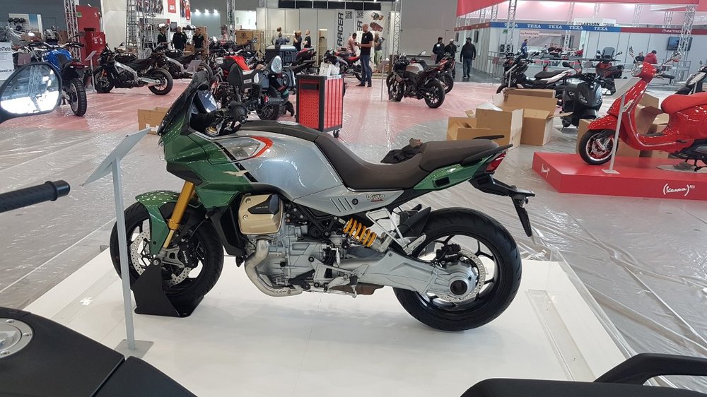 V100 Intermot.jpg