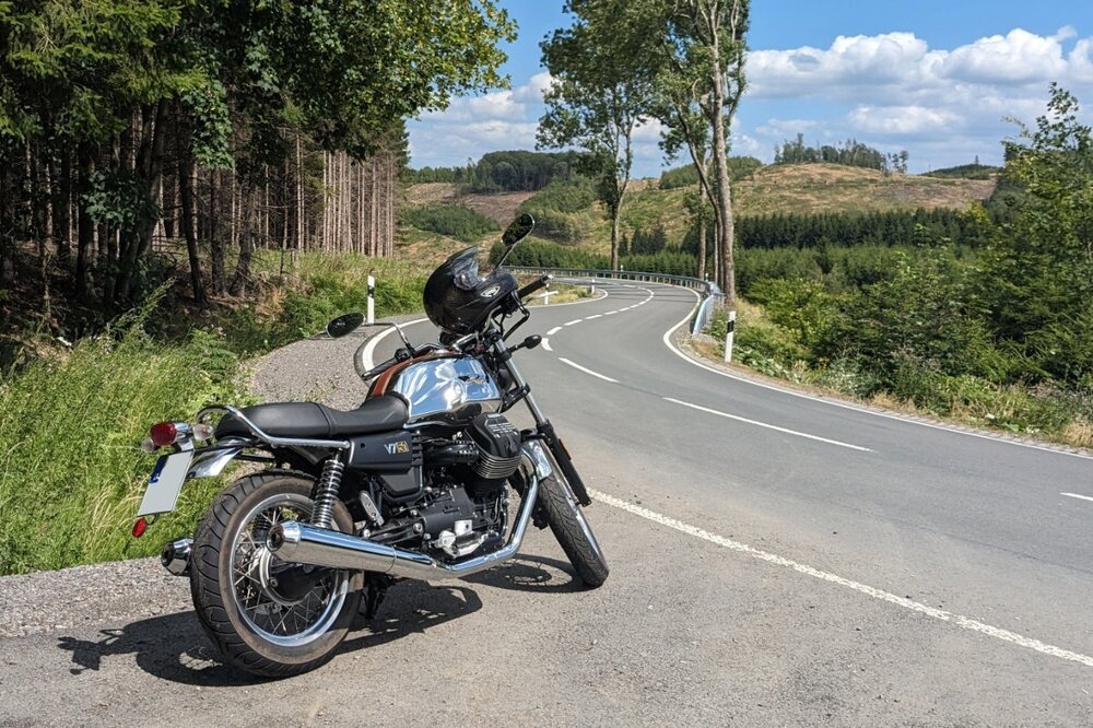 sauerland_guzzi_003.jpg